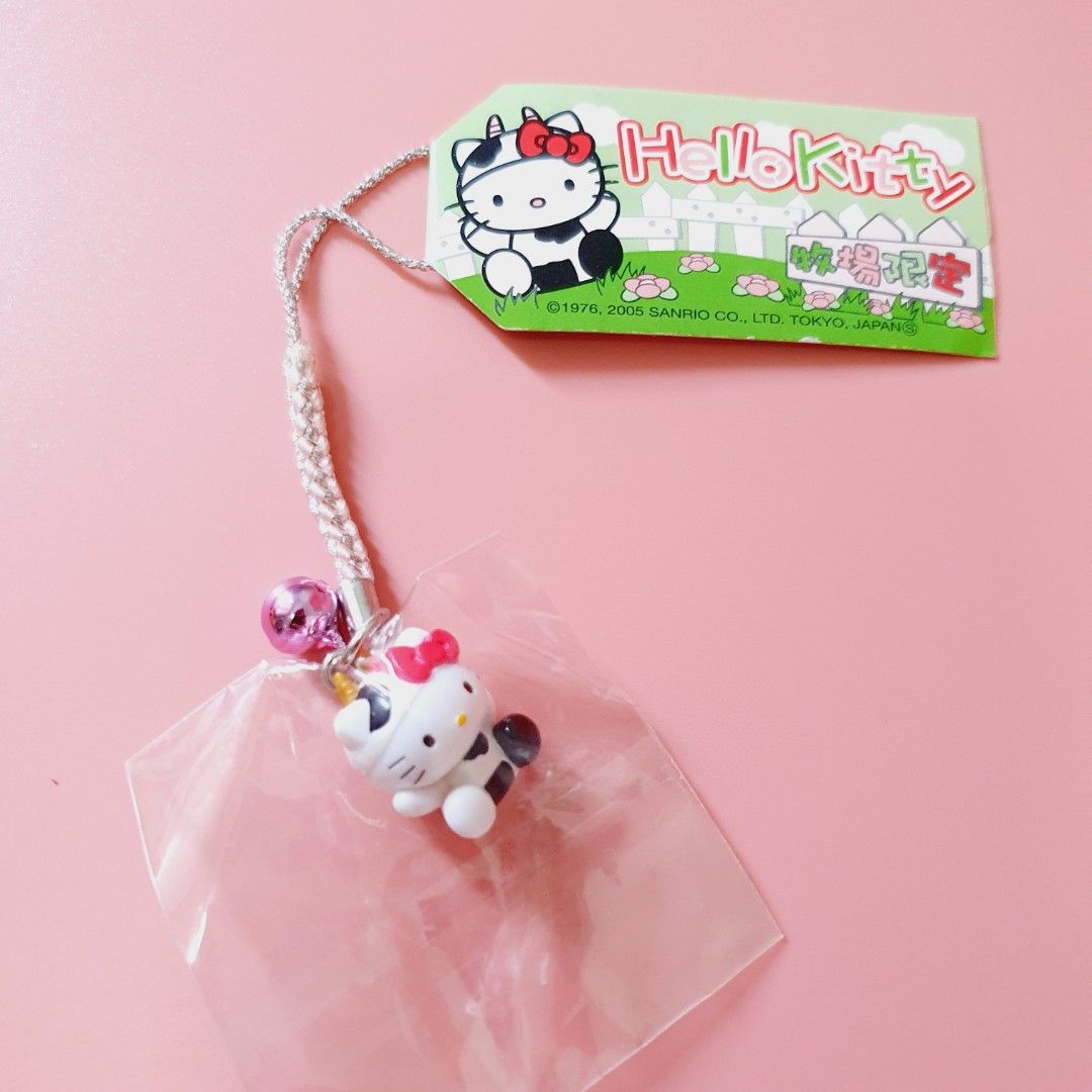 Gotochi Hello Kitty Cow Keychain Charm, Hobbies & Toys, Memorabilia