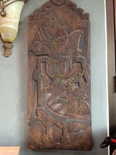 hiasan dinding ukir kayu