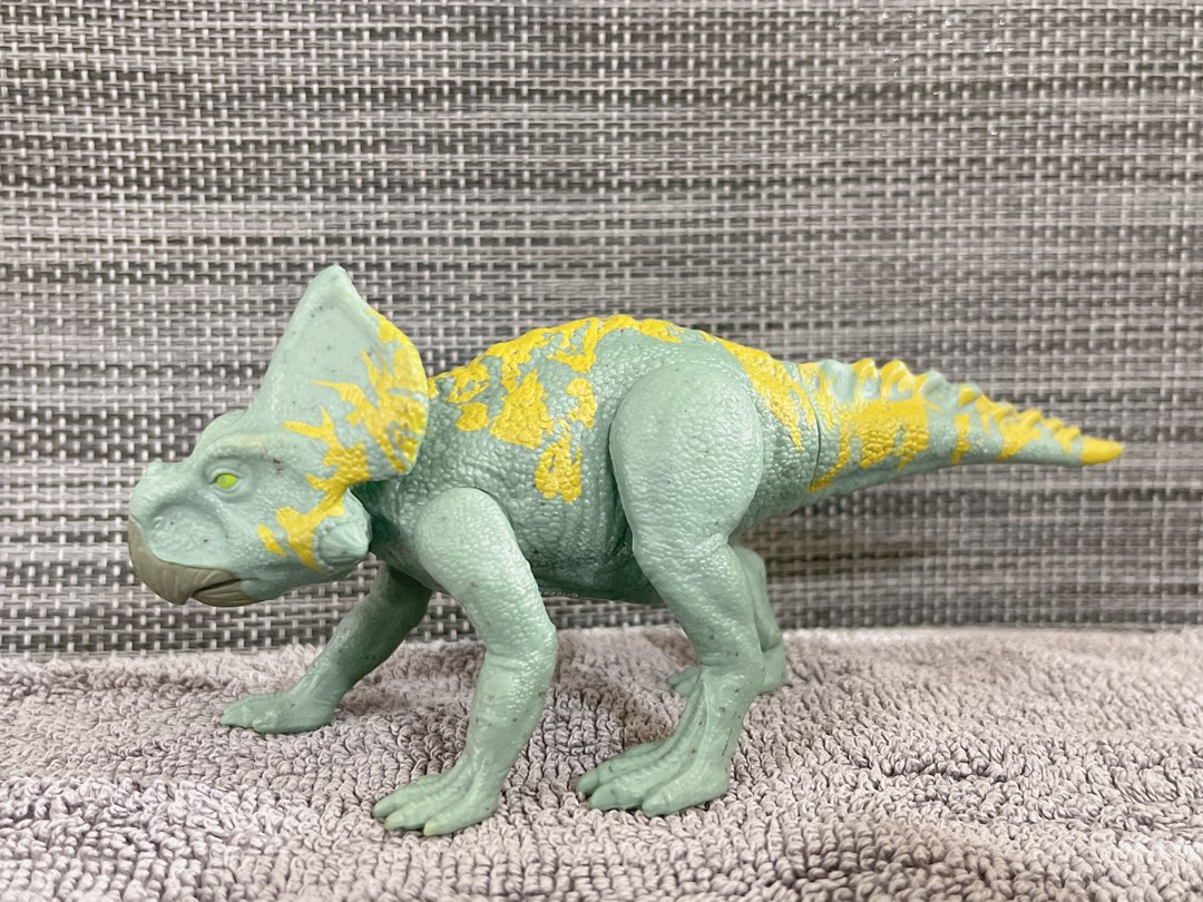Jurassic world store protoceratops toy