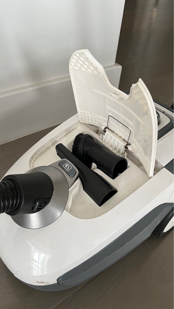 Karcher Vacuum VC2 with 2 FREE vaccum bags, TV & Home Appliances