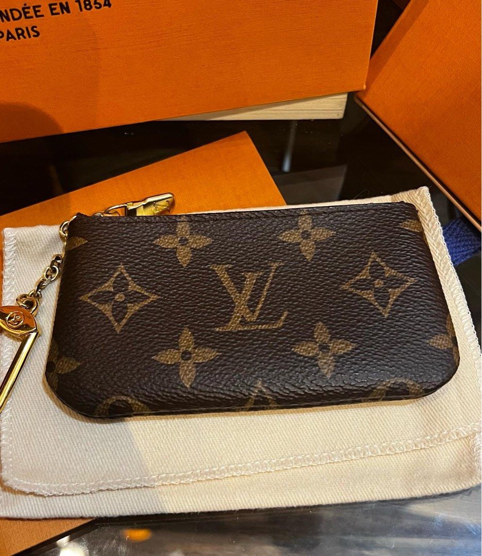 LV CLES (Category: Luxury Bags & Wallets) located in Cavite. Submitted by rraaa32 (Listing ID 1194756353, Image 2). Description: Damier - used once - 18k Monogram - used once - 19.5k Eclipse - bnew - 23k Aero - sold.