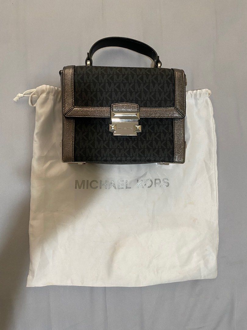 Michael kors jayne deals trunk bag