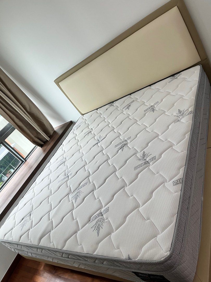 New King size mattress pls no heavy negotiation, Furniture & Home