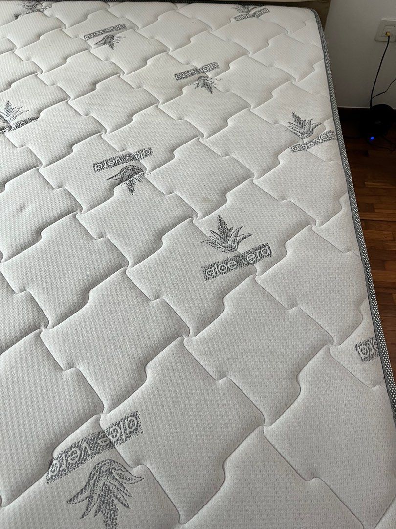 New King size mattress pls no heavy negotiation, Furniture & Home
