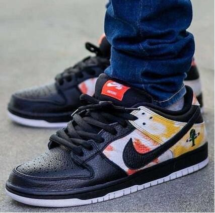 Nike SB Dunk Low Raygun Tie-Dye Black, 男裝, 鞋, 波鞋- Carousell