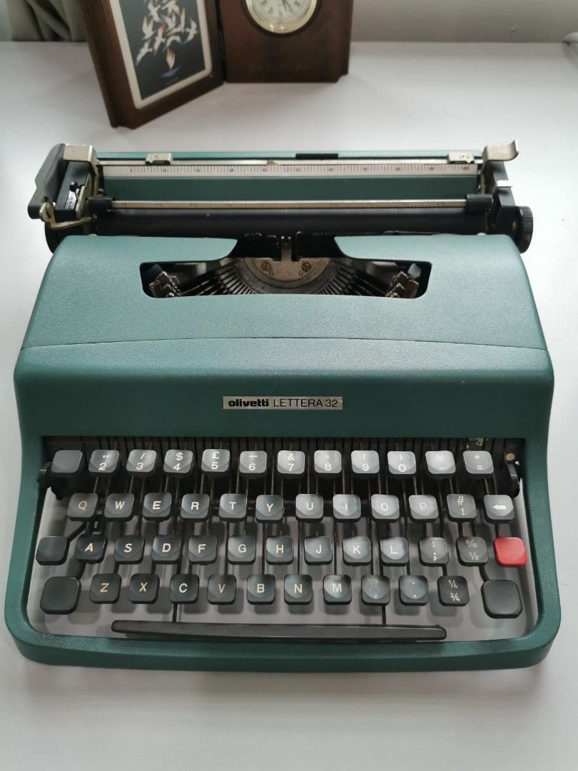 Olivetti Lettera 32 Typewriter, Hobbies & Toys, Collectibles ...