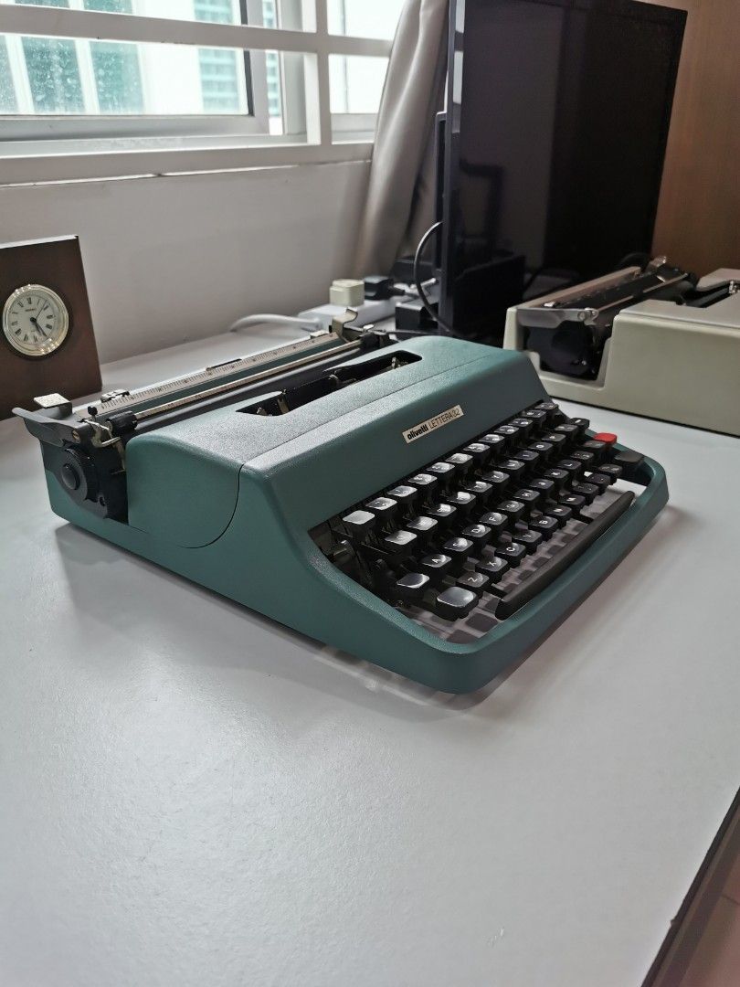 Olivetti Lettera 32 Typewriter, Hobbies & Toys, Collectibles ...