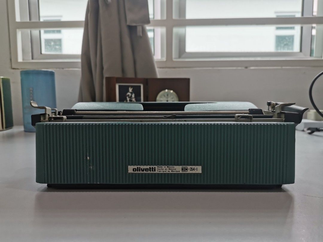 Olivetti Lettera 32 Typewriter, Hobbies & Toys, Collectibles ...