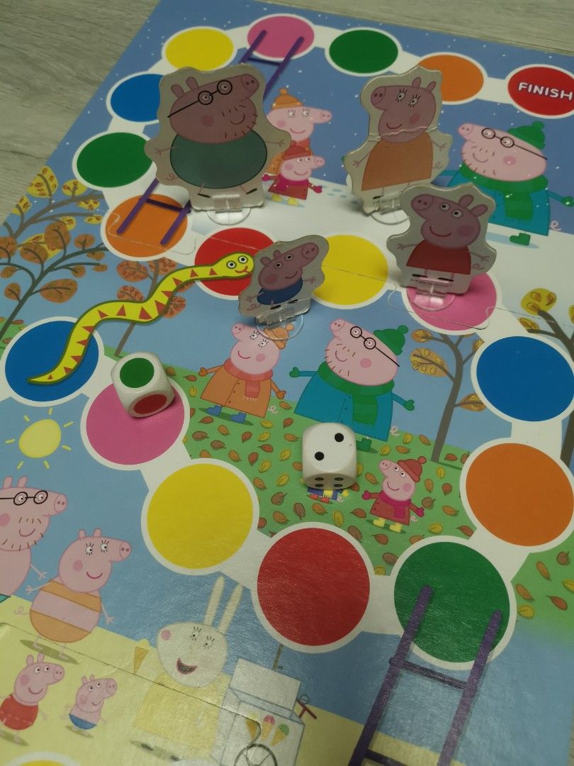 Peppa Pig Snakes and Ladders board game, 興趣及遊戲, 玩具 & 遊戲類 Carousell