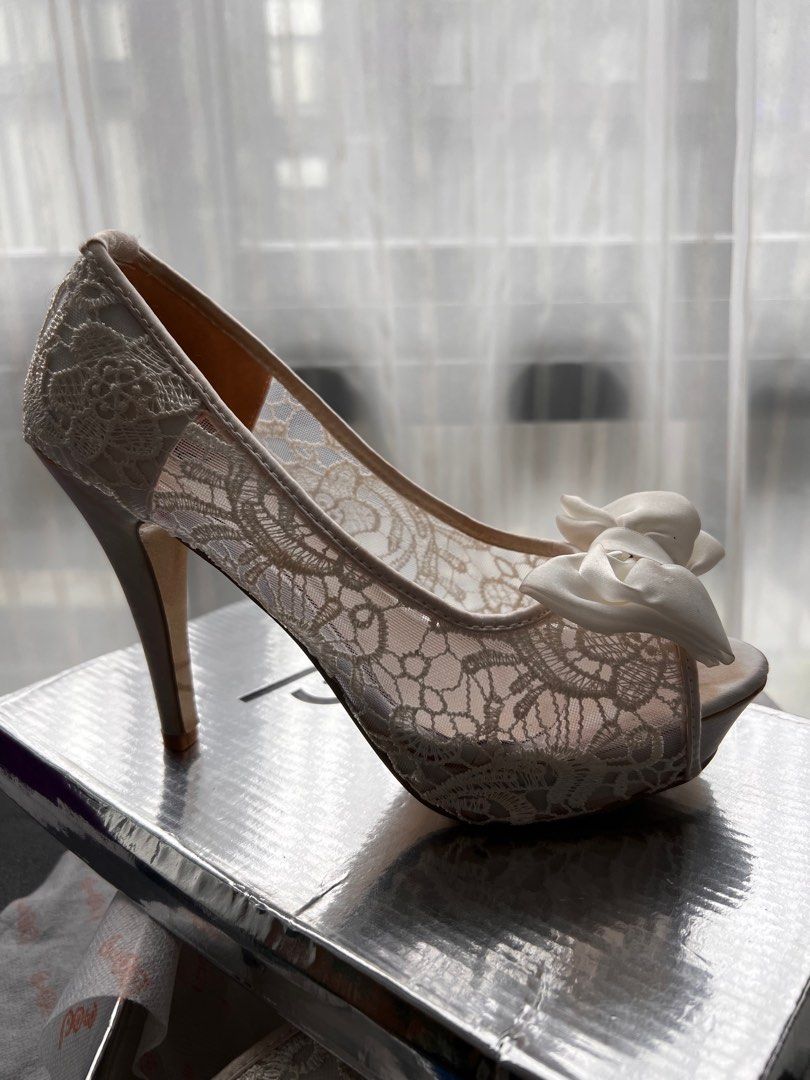PRELOVED WEDDING SHOES CREAM LACE