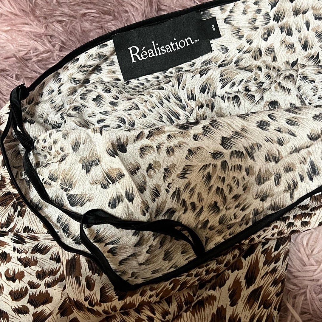 Réalisation Par X Devon Lee ~ The Chelle in Diva 🐆 (Category: Dresses) located in Cebu City. Submitted by angel.energyph2 (Listing ID 1194875641, Image 3). Description: 🏷 ₱6500 🤎Chelle🤎 XS bust 80 waist 68 Dress length 133 s Bust 84 waist 72 Dress length 134 M bust 88 waist 76 Dress length 135 L bust 92 waist 80 Dress length 136 Details: last slide. Pre-order only ❤️.