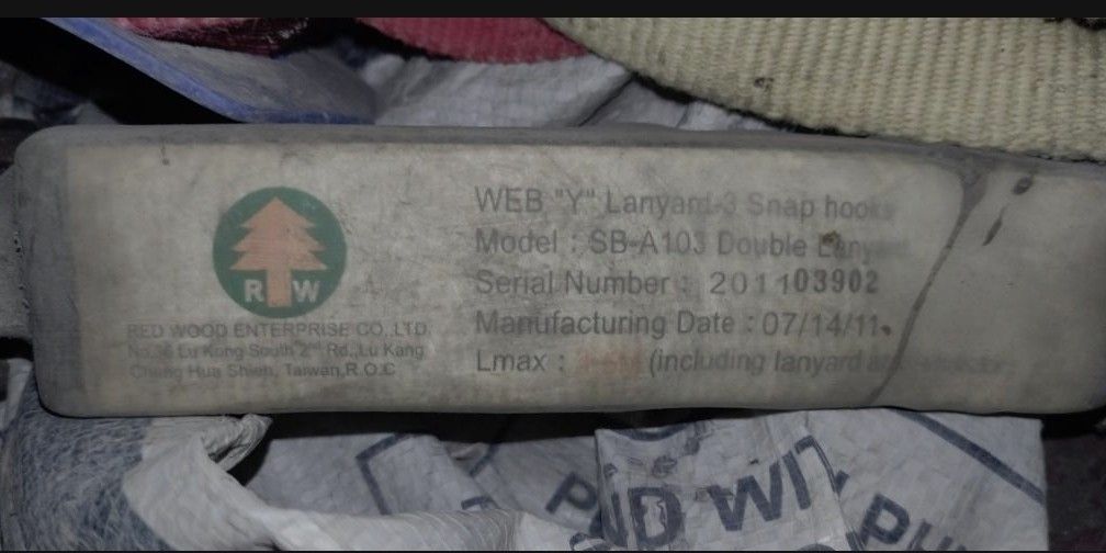 Safety Harness (Category: Construction Tools & Equipment) located in Quezon City. Submitted by panda_style (Listing ID 278774246, Image 2). Description: Full body safety harness Heavy duty thick straps high rise use very good condition QC.
