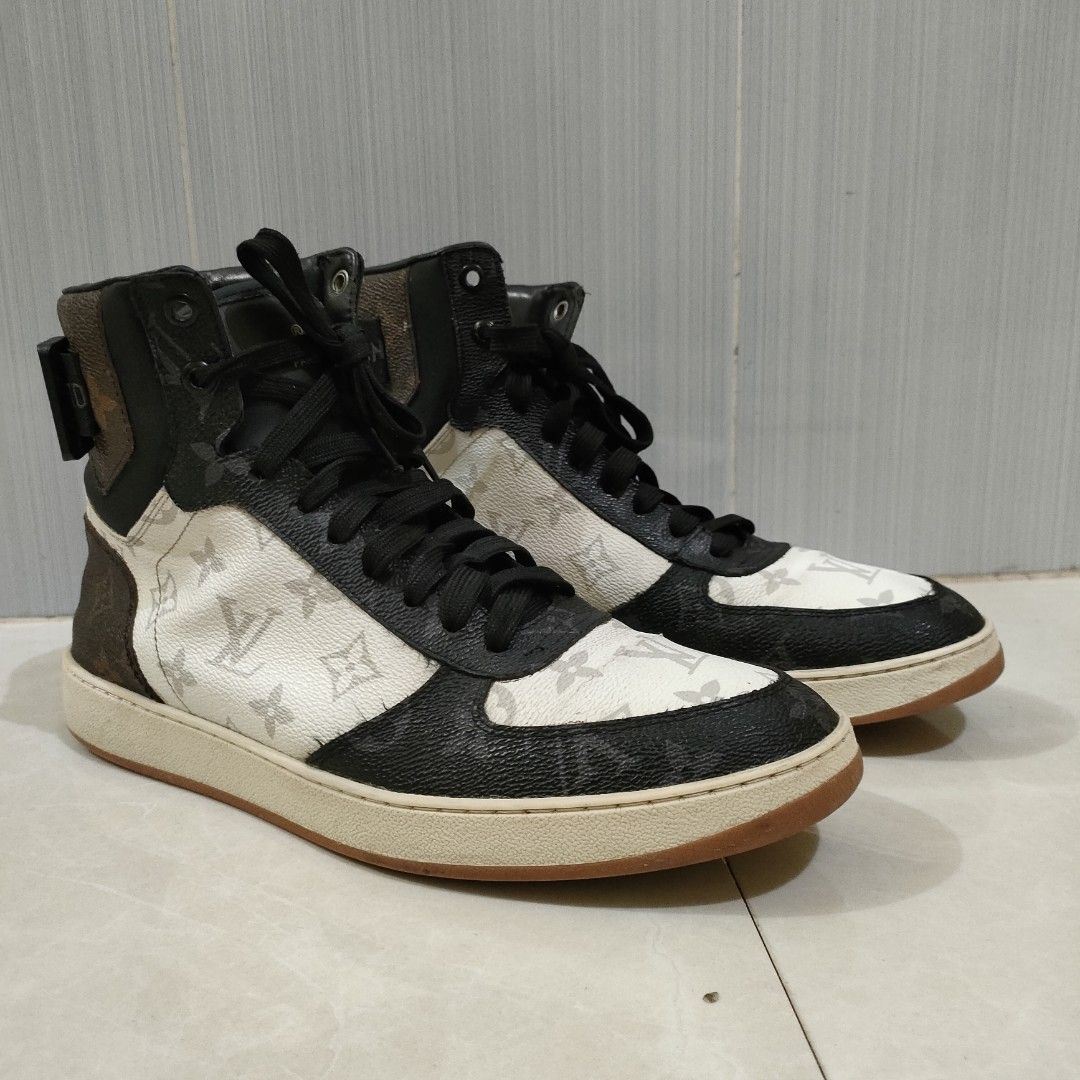 SEPATU LOUIS VUITTON PARIS 0139 ITALY (Size 40), Fesyen Pria, Sepatu ,  Sneakers di Carousell