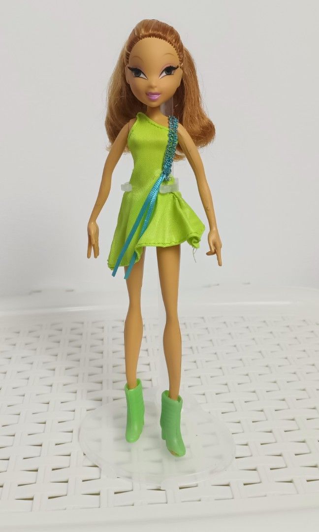 Singsational Magic Winx Club Flora Stella (Category: Figurines & Statues) located in Mandaluyong City. Submitted by pastelaine (Listing ID 1194922672, Image 1). Description: 1100 each (1800 as a set/pair) Good condition: Hair is tangled free + paint retouched.