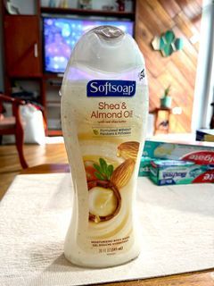 Softsoap Shea & Almond Oil moisturizing body wash 591ml