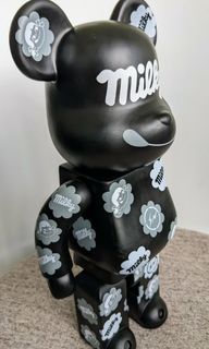 Stealth Milky x Fragment Design Bearbrick 400% Collectible