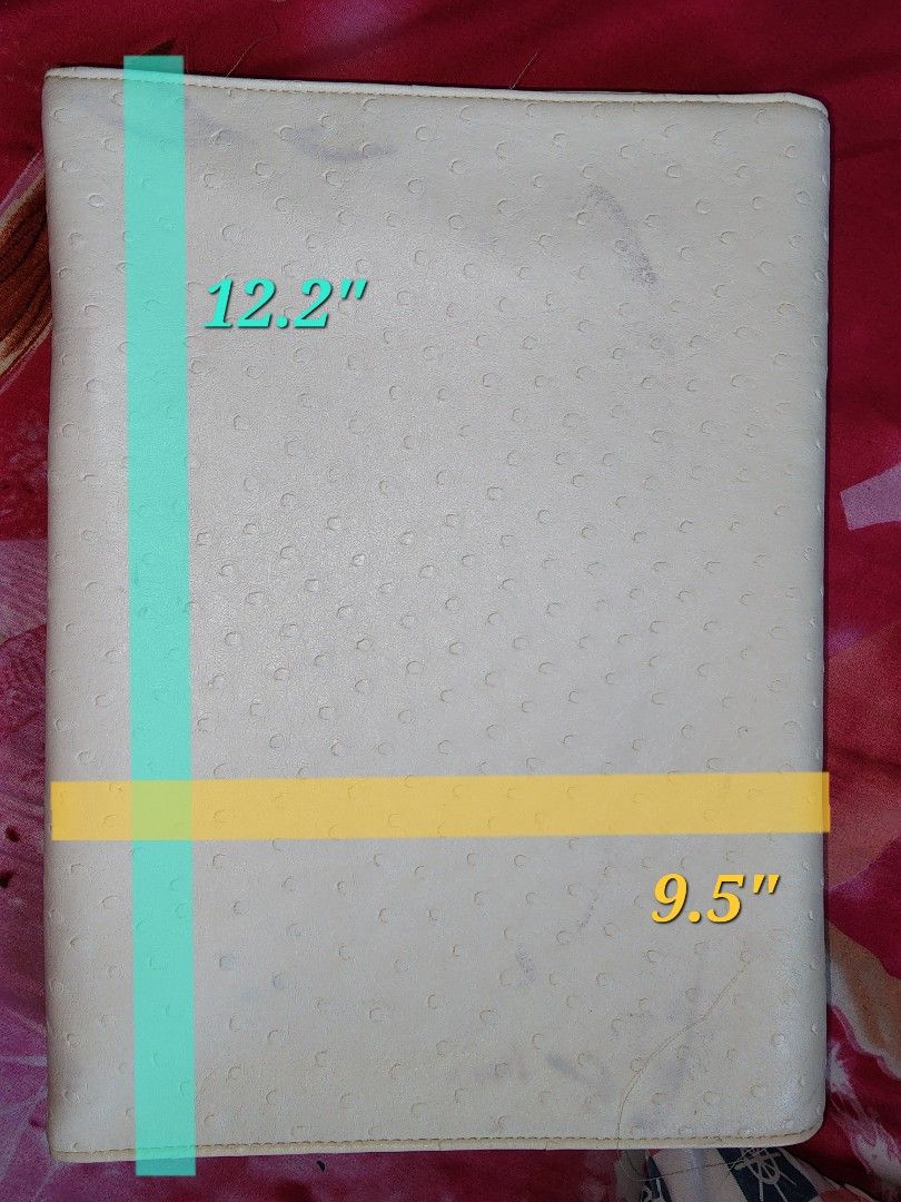 Toshiba laptop sleeve (Category: Laptop Bags & Sleeves) located in Tuguegarao City. Submitted by anapaulozoe (Listing ID 1194837355, Image 2). Description: Toshiba laptop sleeve in off white leather ostrich texture magnetic snap closure kasya sa Macbook Air may color transfer nde ko pa natry linisan.