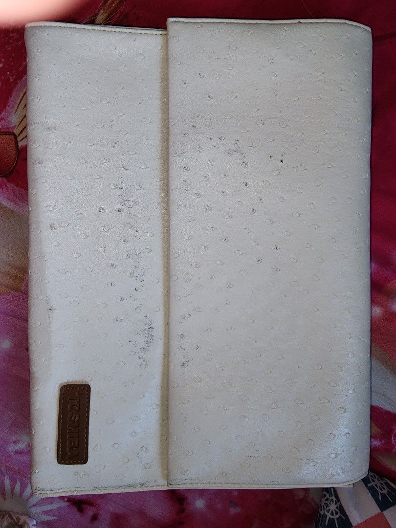 Toshiba laptop sleeve (Category: Laptop Bags & Sleeves) located in Tuguegarao City. Submitted by anapaulozoe (Listing ID 1194837355, Image 1). Description: Toshiba laptop sleeve in off white leather ostrich texture magnetic snap closure kasya sa Macbook Air may color transfer nde ko pa natry linisan.
