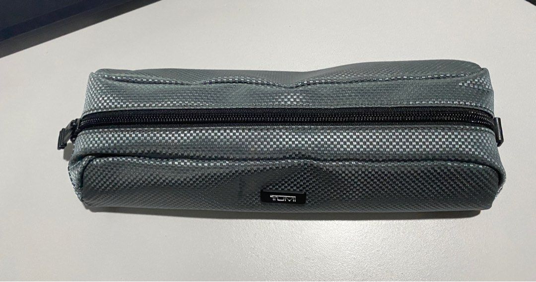Tumi electronic cord clearance pouch