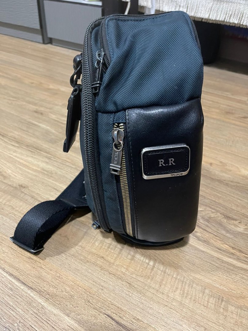 Kelley top sling bag