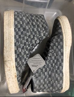(Category: ) located in . Submitted by sneakersbizz (Listing ID 1194801008, Image 1). Description: .