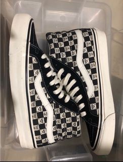 (Category: ) located in . Submitted by sneakersbizz (Listing ID 1194800124, Image 1). Description: .