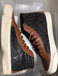 (Category: ) located in . Submitted by sneakersbizz (Listing ID 1194800799, Image 1). Description: .