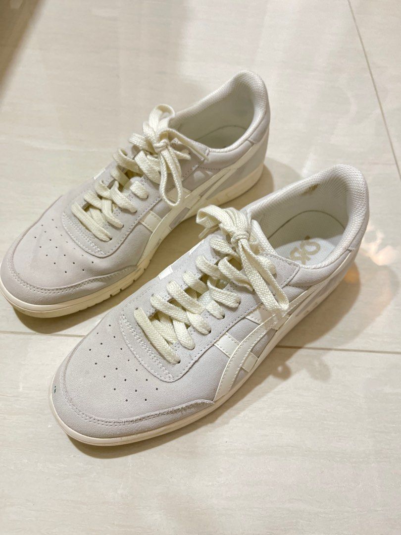 Selling cheap Very Good Condition ASICS Men White Sneakers. Very comfortable