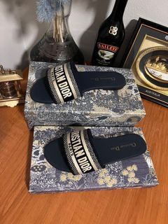 Women’s slippers in different sixes