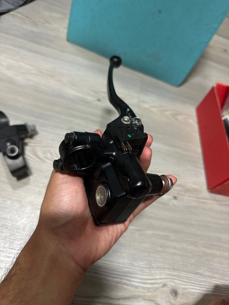Yamaha R15 V3 stock clutch lever and brake master pump, Motorcycles