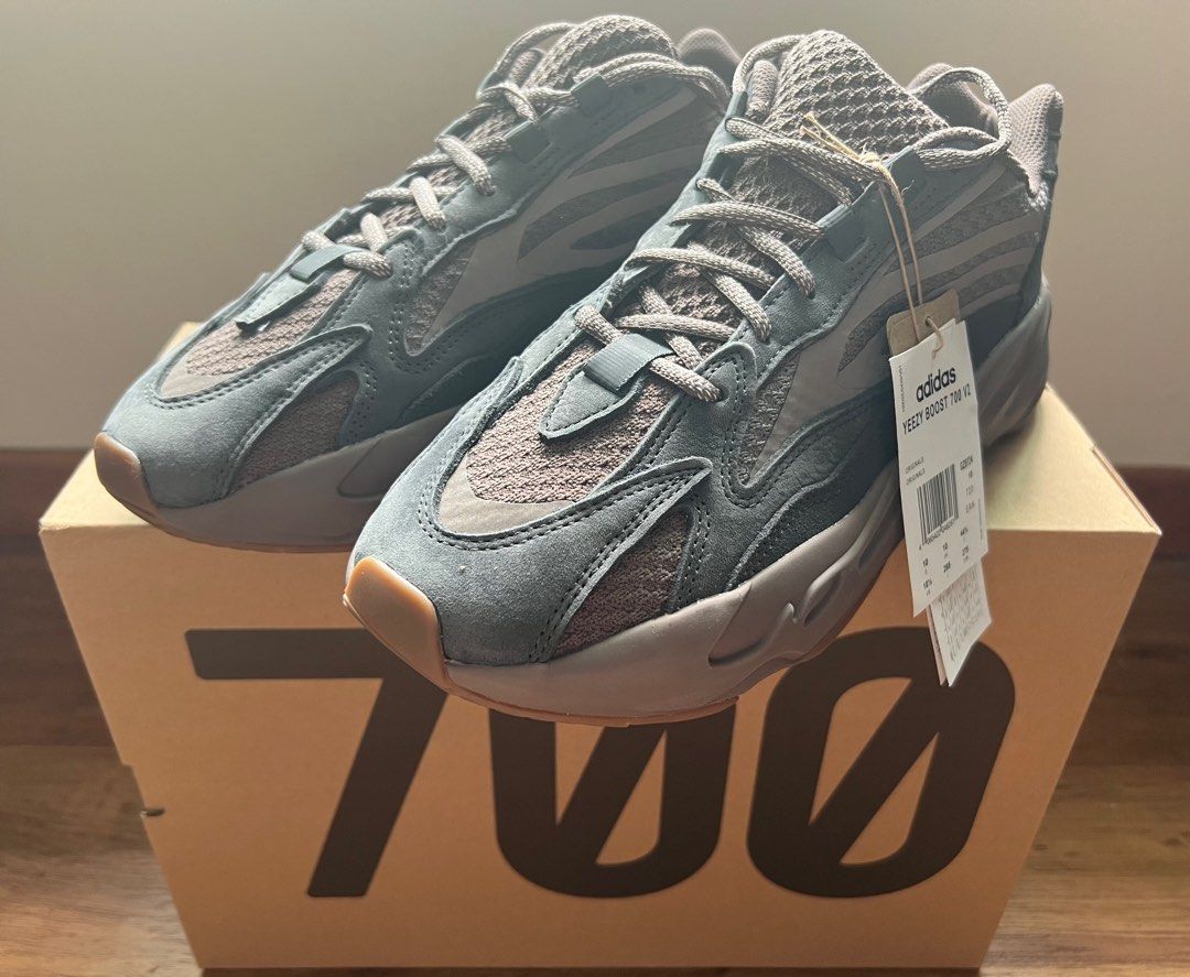 Yeezy Boost 700 V2 Mauve, Men's Fashion, Footwear, Sneakers on Carousell