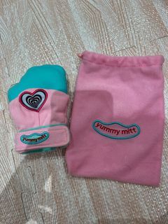 Yummy Mitt Teething Mittens never been used selling at 50% discount