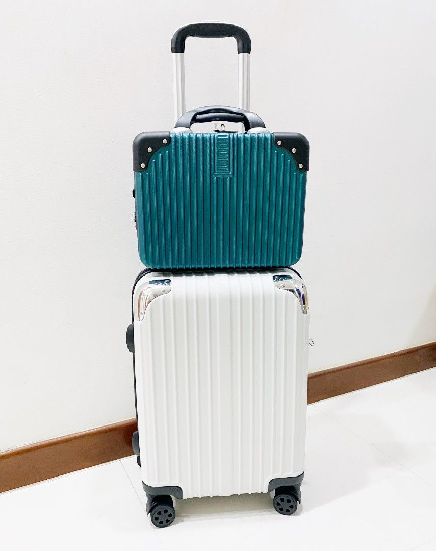 15 inch suitcase with wheels