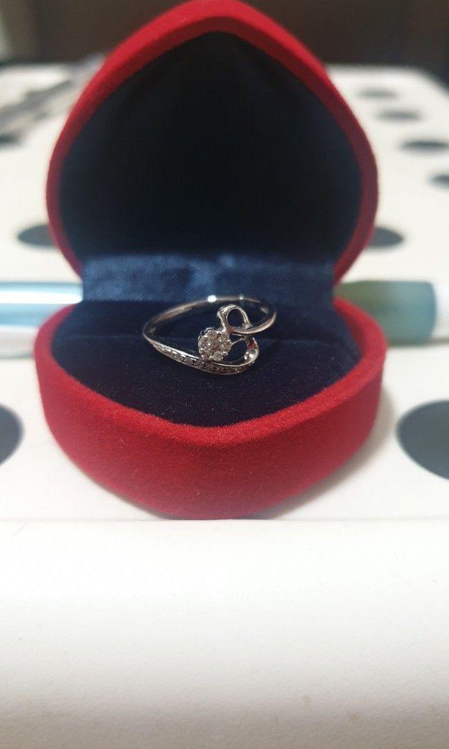 White gold hotsell flower diamond ring