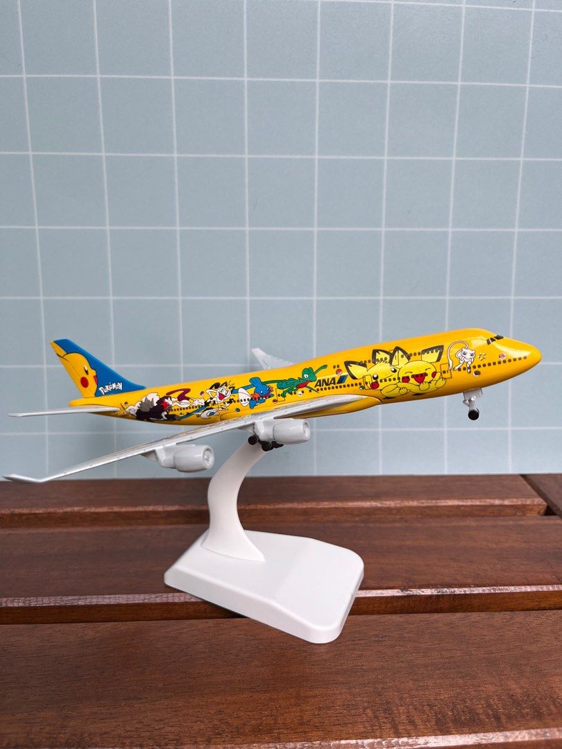 ANA All Nippon Airways “Pokemon” Boeing 747-400 model plane, Toys