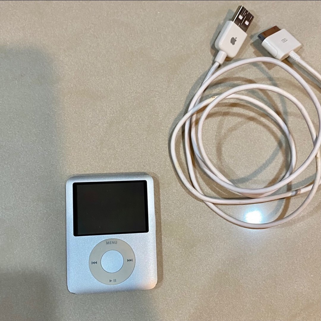 未使用☆Apple アップル iPod nano A1236 動作未確認 ジャンク扱い 4GB/シルバー/ケース付き/おまけ付き｜アップル