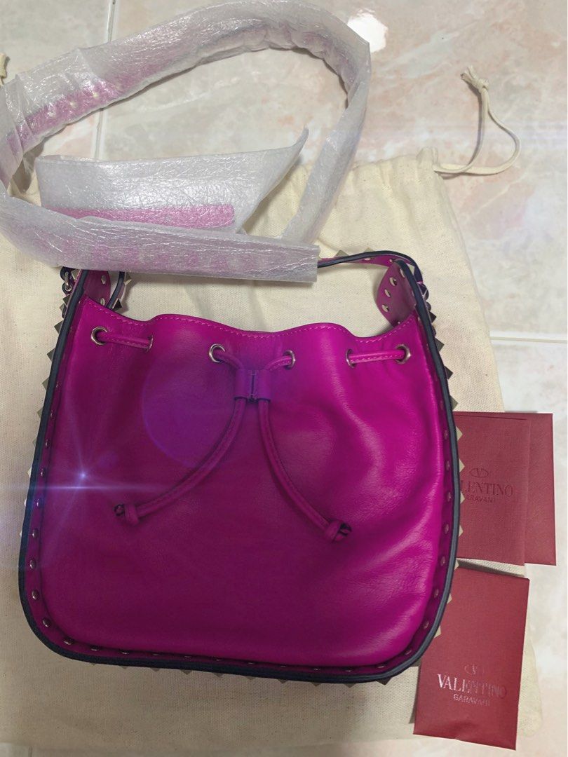 Valentino garavani small clearance rockstud bucket bag