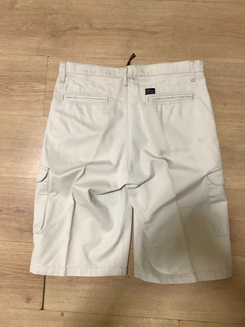 BENCH KHAKI CARGO SHORTS (Category: Shorts) located in Manila. Submitted by _bizzd_ (Listing ID 1195113022, Image 3). Description: OrIginal Bench Preloved Like new condition, no flaw Selling only for 250 Pls see photo for measurements Retails RFS : Outgrown size Item will come be delivered from San Juan City Price + SF SF c/o buyer.
