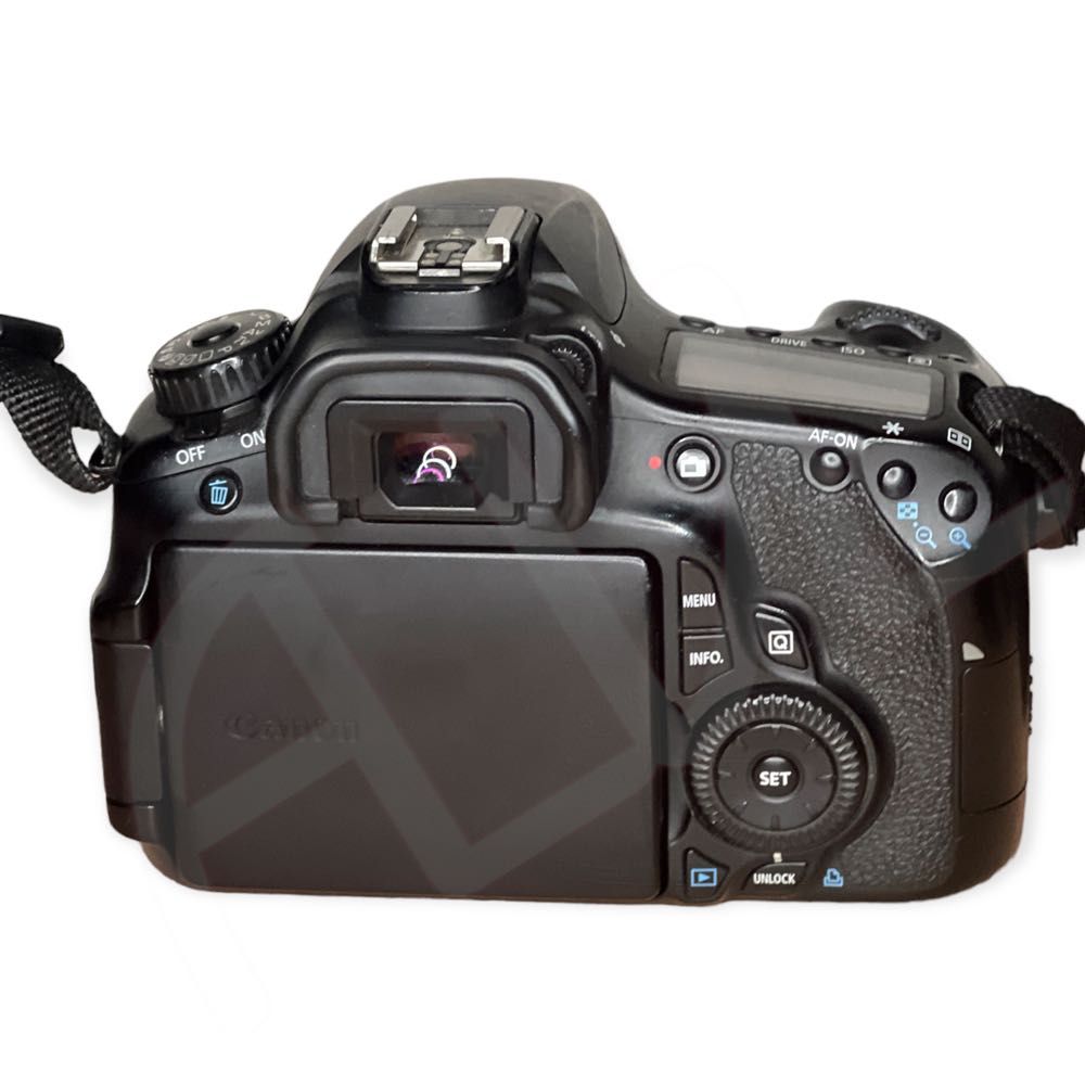 CANON 60D DSLR Flip Screen with Canon 50mm Portrait Lens, Photography, Cameras on Carousell