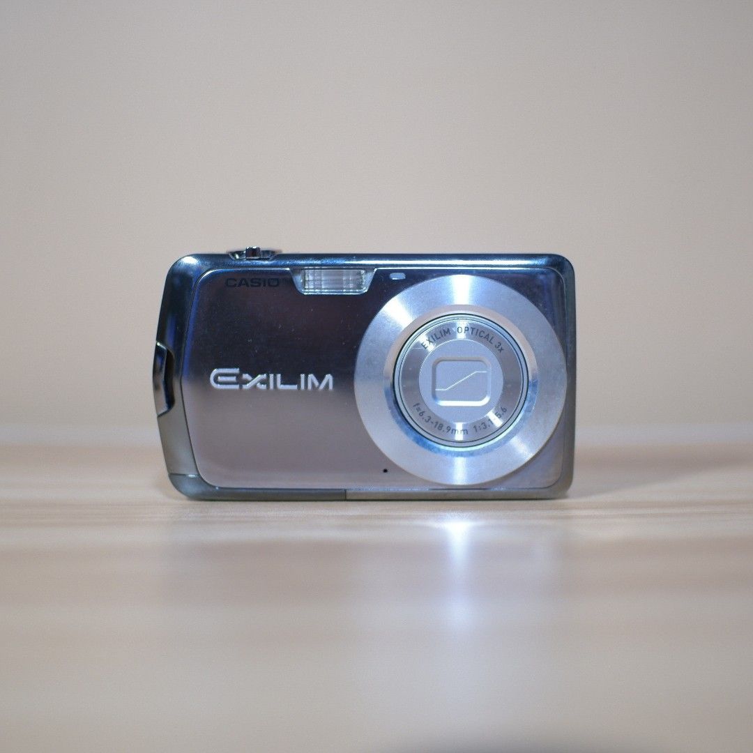 ブランドCASIO(カシオ) ・モデル名EXILIM EX Z90シルバー - デジタルカメラ
