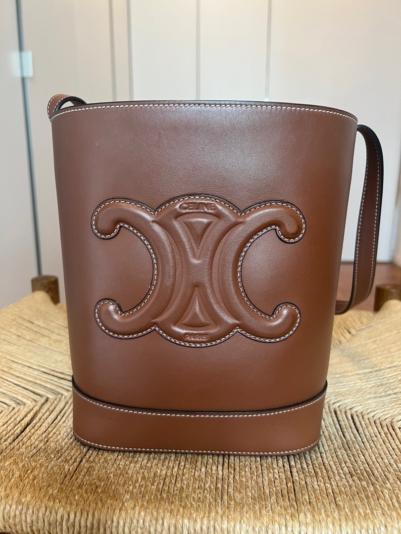 CELINE Small Bucket Cuir Triomphe In Smooth Calfskin, Luxury, Bags &  Wallets on Carousell