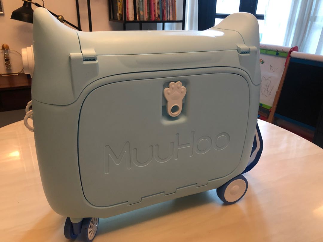 Childrens pull sale along suitcase