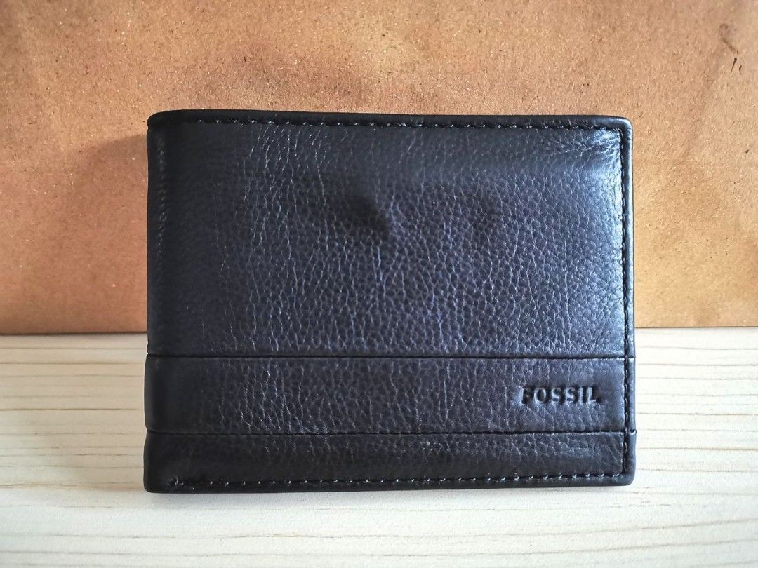 Fossil wallet sale sales