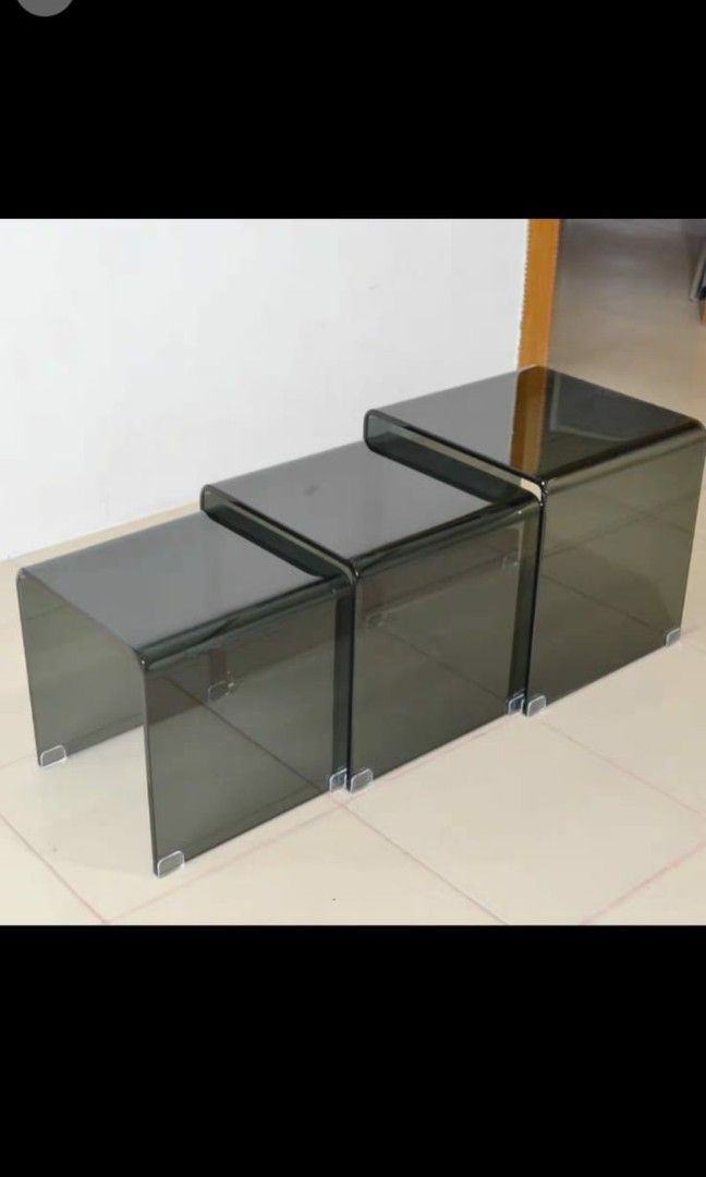 Coffee table (Category: Shelves, Cabinets & Racks) located in Singapore. Submitted by guo77tan (Listing ID 1195111349, Image 1). Description: pls have your own deliveries or pick up. is quite heavy.