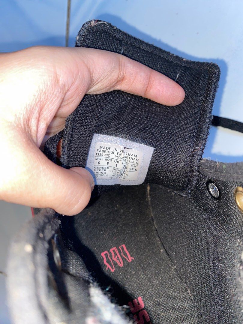 Converse High Cut original (Category: Sneakers) located in Batangas. Submitted by grnmclld (Listing ID 1194964098, Image 3). Description: Size: EUR: 29 CM: 24.5 UNISEX Negotiable price Slightly used Linis lang kelangan muka na ulit bago.