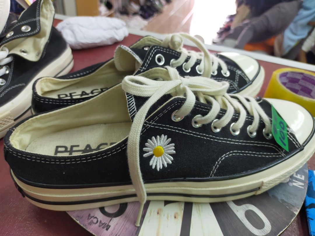 Converse half cut store