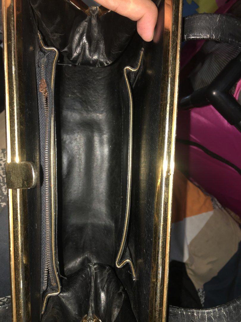Crocodile leather (Category: Luxury Bags & Wallets) located in Mati. Submitted by michjake1009 (Listing ID 1195142911, Image 3). Description: Crocodile leather Ang ganda ang tibay .