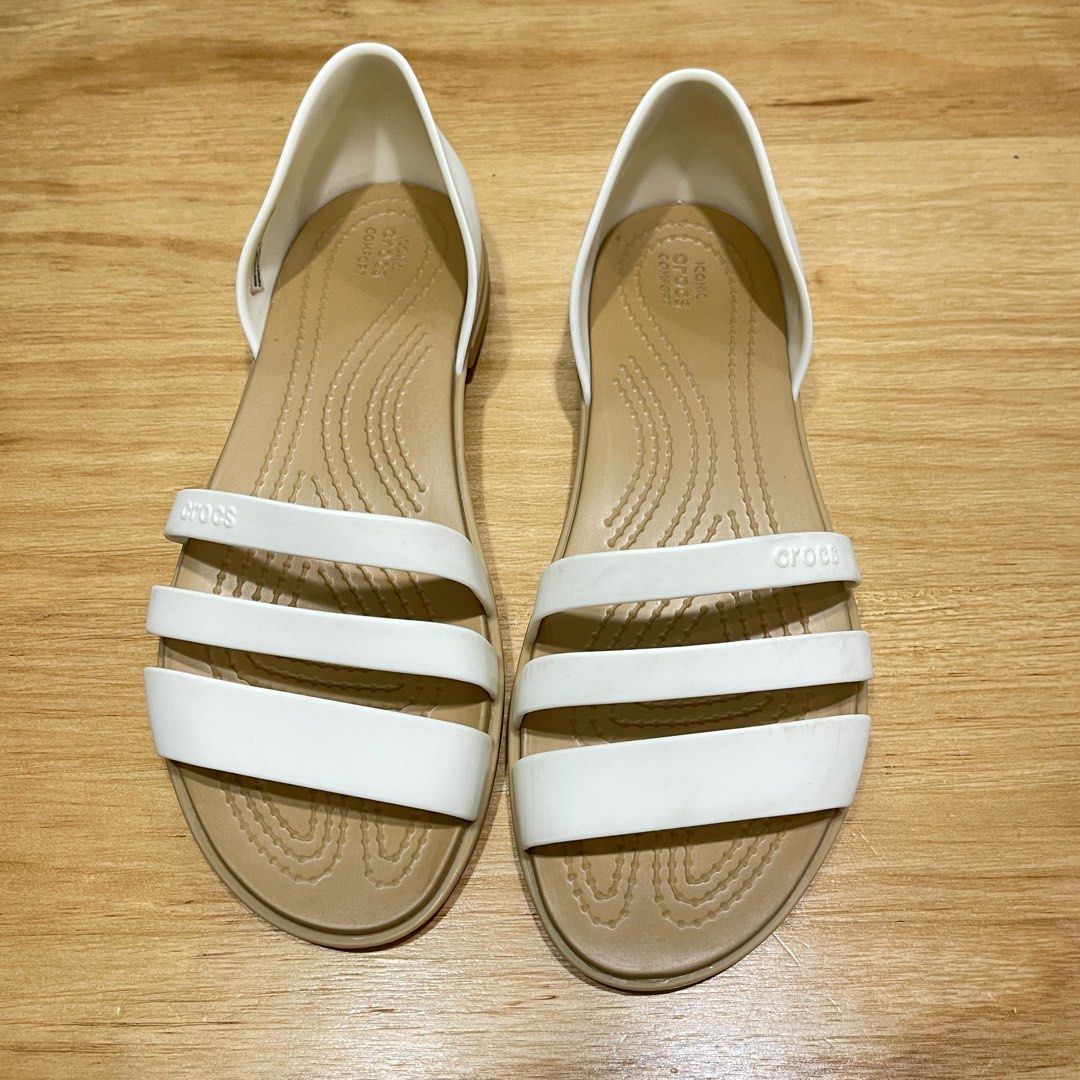 crocs sandals size 6