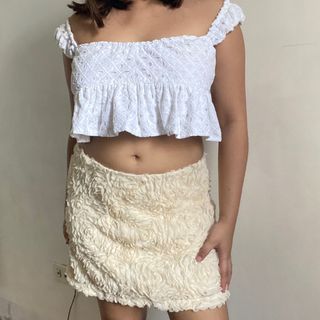 Dainty floral mini skirt