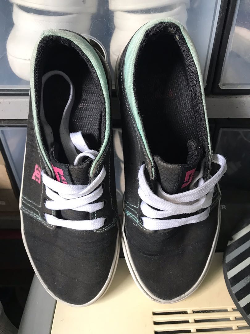 DC Wmns (Category: Sneakers) located in Quezon City. Submitted by secondglanceph (Listing ID 1195024045, Image 2). Description: One of my faves!!! No box Matibay pa Size is already indicated in the photos.